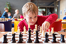 С 4 лет — уже пора: как шахматы помогут ребенку подготовиться к школе