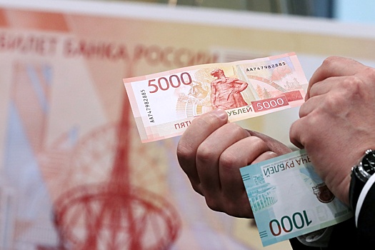 В России вводят в оборот новые пятитысячные купюры, названы два первых региона
