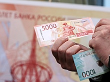 В России вводят в оборот новые пятитысячные купюры, названы два первых региона