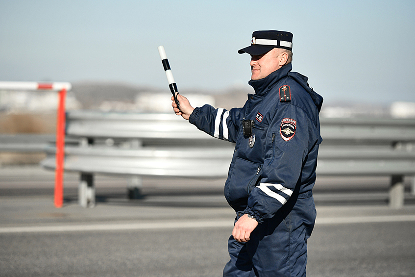 По данным Госавтоинспекции, в 2019 году число нарушителей ПДД на российских дорогах выросло на 13%. В минувшем году их выявлено 117,2 миллиона - в основном с помощью камер автоматической фиксации (97,3 миллиона). 