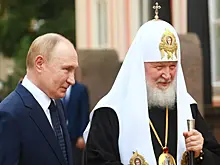 Путин посетил Свято-Троицкую Александро-Невскую лавру