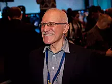 Сын Александра Митты не смог сдержать эмоций на прощании с отцом