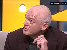 Актер Сергей Плотников ютится в «однушке» с женой и пятью детьми