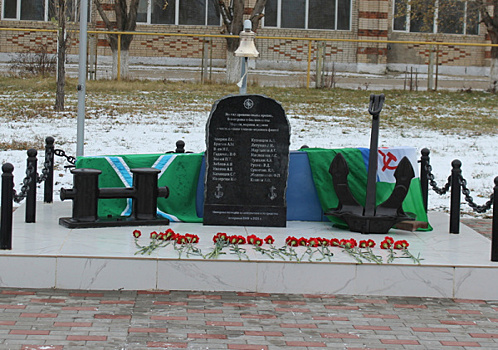 В селе Приволжье установлен мемориал памяти военным морякам