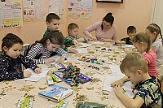 В Крюково состоялся мастер-класс по пластилинографии «Мой любимый герой»