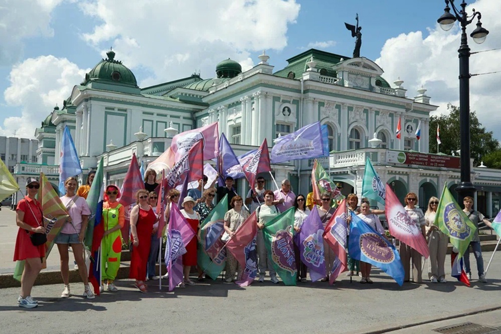 В Омске открылся первый уличный фестиваль цирка