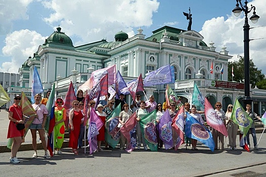 В Омске открылся первый уличный фестиваль цирка