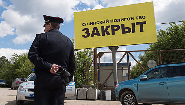 На свалке в Балашихе начали засыпать мусор землей