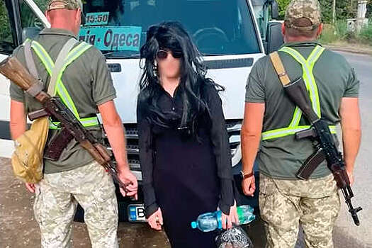 SHOT: пограничники задержали одессита в черном парике на выезде с Украины