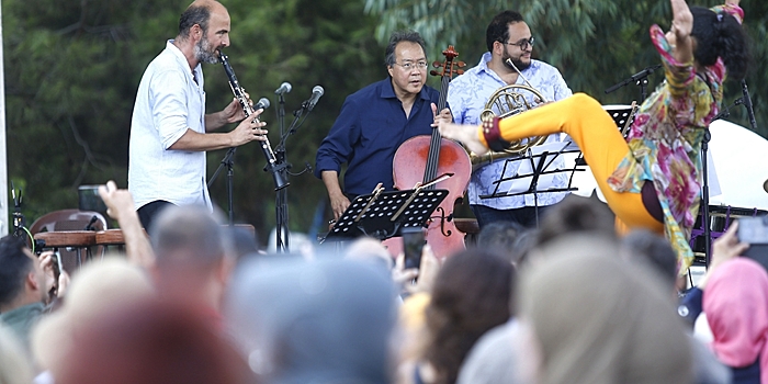 Китайские музыканты выступили на улицах Бейрута