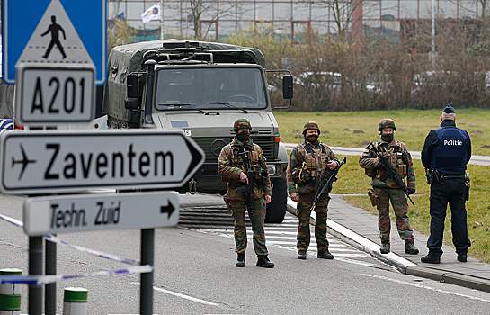 Аэропорт Брюсселя снял запрет на провоз оружия