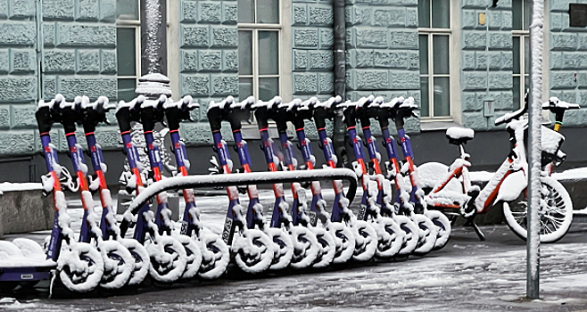 В Подмосковье приостановили аренду электросамокатов из-за непогоды