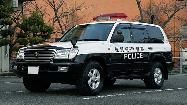 Видео: в автопарке японской полиции появился культовый Toyota Land Cruiser
