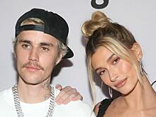 Хейли Бибер рассказала, как папарацци пытаются сфотографировать ее под юбкой