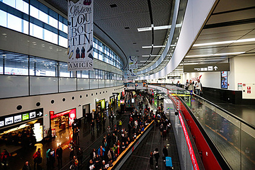 Аэропорт Вены заблокировали из-за американки с гранатой