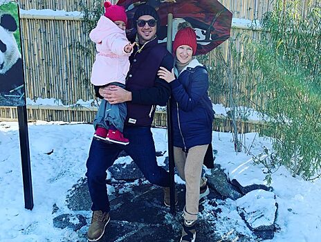 Максим Траньков с женой и дочерью посетил зоопарк в Канаде