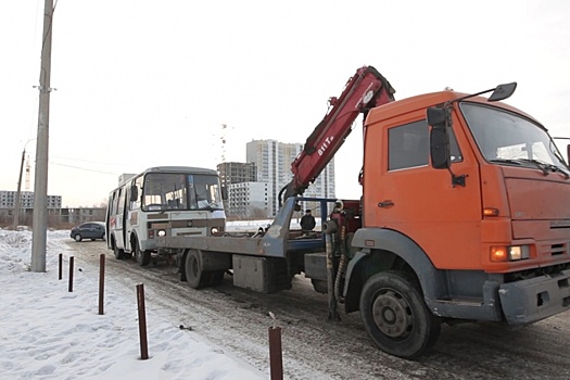 «Нет документов — на штрафстоянку»: в Челябинске начинают эвакуировать большие автобусы