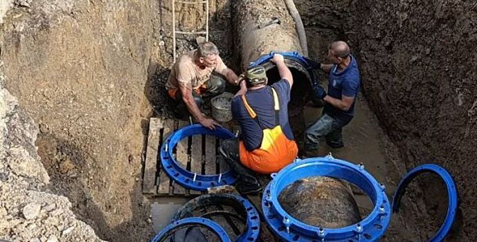 Порыв водопровода по улице Евдокимова в Ростове планируют завершить сегодня вечером