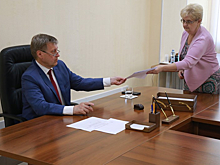 Лестницу к новой школе и ремонт тротуара в Калининском районе поручил сделать мэр
