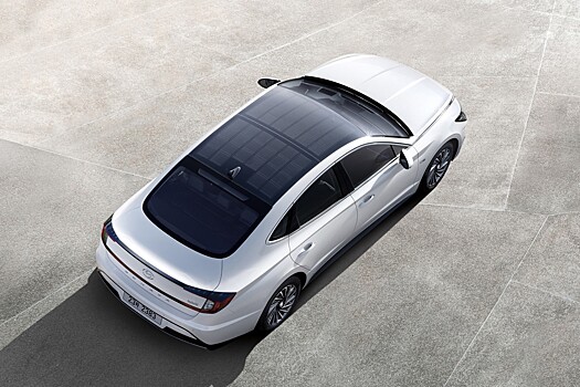 Hyundai показал гибридную «Сонату» с крышей из солнечных батарей