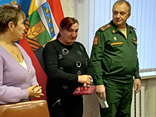 В Курской области матери погибшего в СВО военнослужащего вручили его Орден Мужества