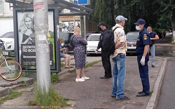 В Рязани на остановках в Советском районе вновь проверили соблюдение масочного режима