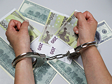 Жену сотрудника мэрии Новосибирска обвинили в мошенничестве с жильем сирот