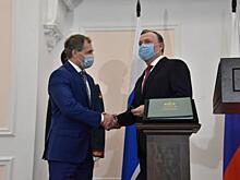 Новый мэр Екатеринбурга положил руку на устав