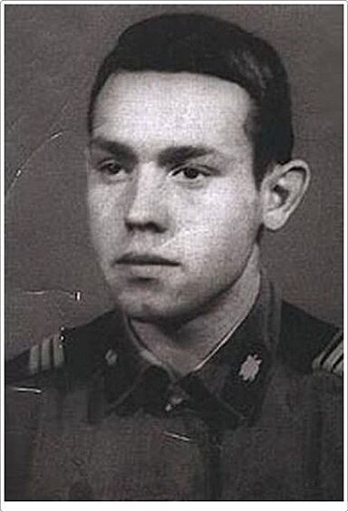 Виктор Сухоруков – служил в Астраханской области (Капустин Яр, полковая школа подготовки младших командиров)