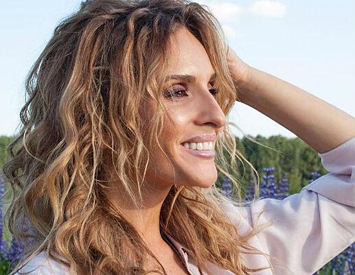 Писканың ішінде камминг жасайтын адамдардың жинағы