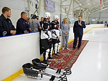 В Волгограде ветераны СВО получили экипировку для следж-хоккея