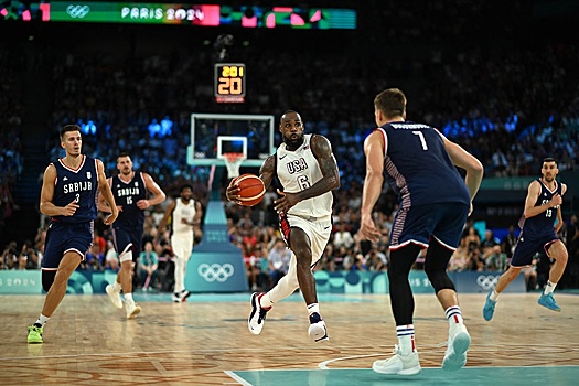 Баскетболисты Сербии проиграли США, упустив победу в концовке матча