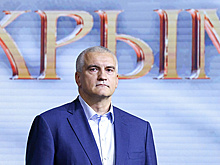 Аксенов призвал молодежь не относиться к работе, как чиновники, и не "жить по бумаге"