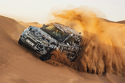 Видео: новый Land Rover Defender испытали в дюнах