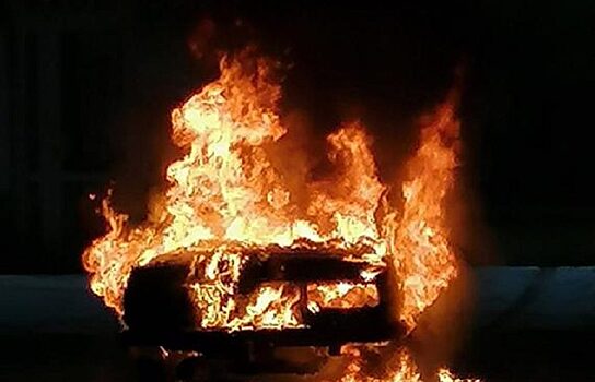 В Тюмени ночью и утром сгорели BMW и Крайслер