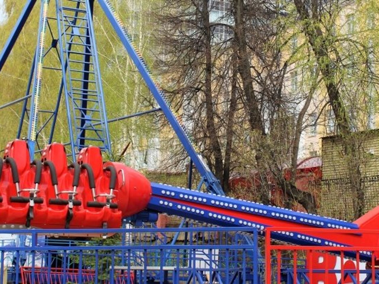 Аттракционы в парке горького