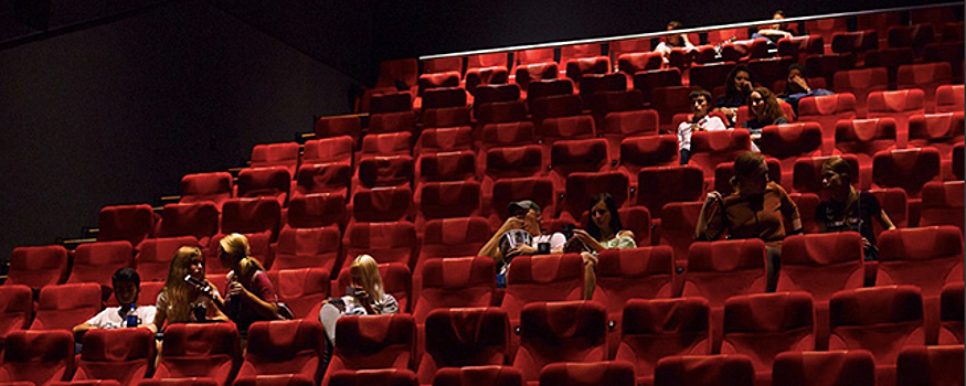 Кемеровчанин сообщил, что посетители кинотеатра в ТРЦ не смогли выйти из зала из-за запертых дверей