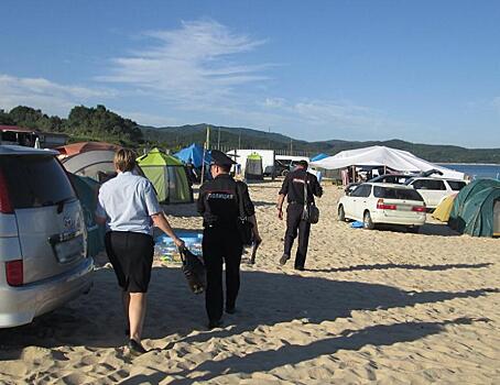 На популярном пляже в Приморье у девушки похитили дорогой телефон