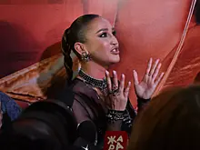 Бузова поужинала при свечах и похвасталась большим букетом белых роз