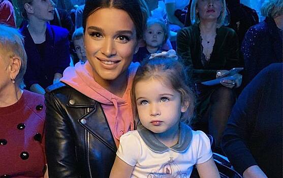 «Не хочу в садик, хочу в Дубай»: младшая дочь Ксении Бородиной удивила родителей своими капризами