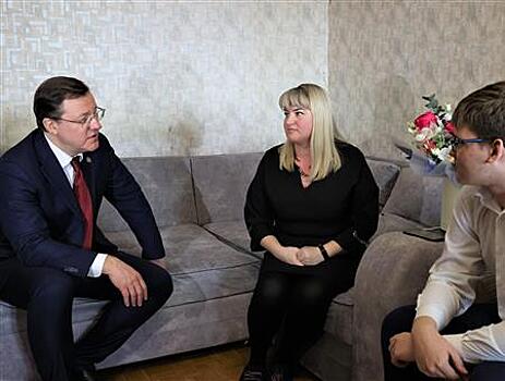 Дмитрий Азаров навестил семью тольяттинца, погибшего в зоне СВО