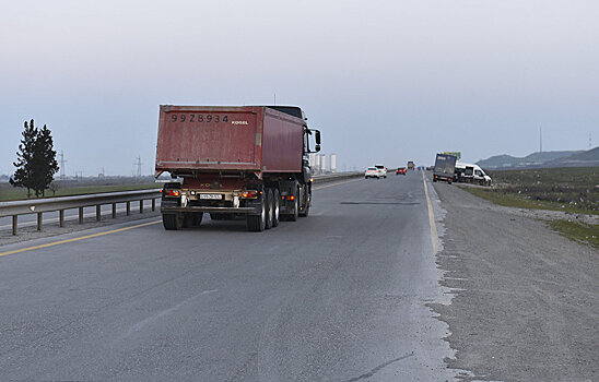 Ежедневно тысячи людей играют со смертью на трассе граница России-Баку