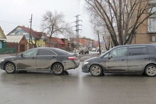 Пьяный омич угнал у друга иномарку и разбил её