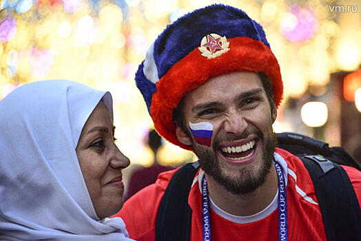 Красивые болельщицы и китайские фанаты: праздничная Россия как она есть глазами иностранцев