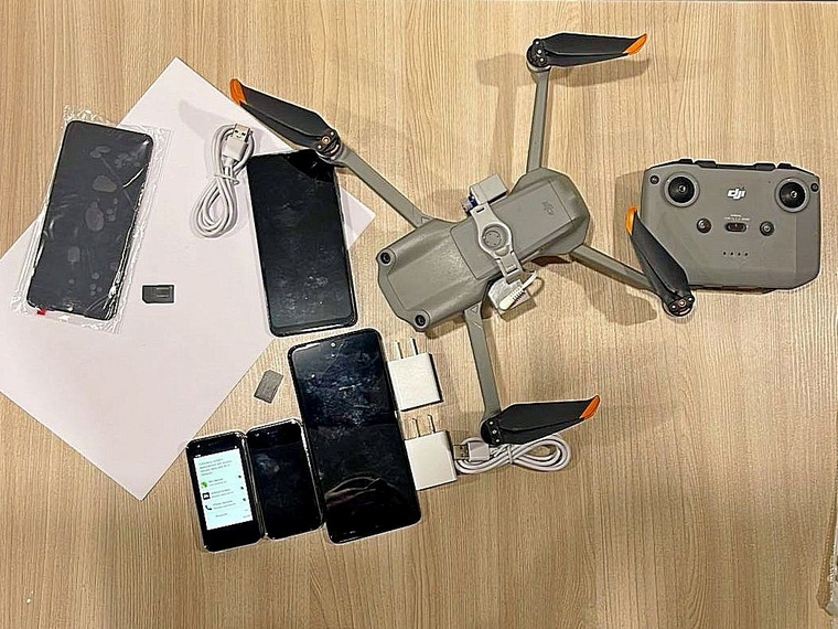 Телефоны и зарядник челябинским заключенным пытались доставить с помощью дрона