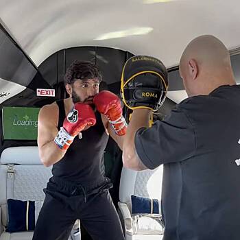 Боец UFC Царукян потренировался в частном джете во время полета