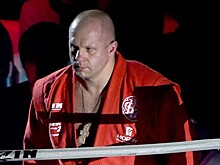 Емельяненко подарил Кокляеву конфету