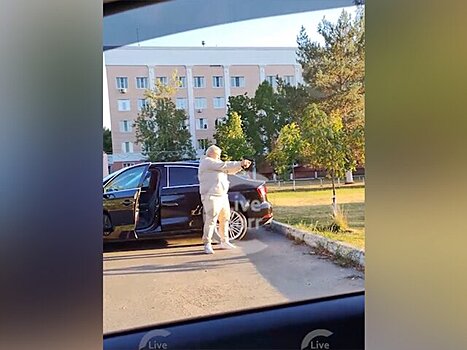 Женщина устроила стрельбу по стаканчикам у роддома в Подмосковье
