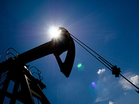 Цена на нефть впервые за полтора года поднялась выше 58 долларов