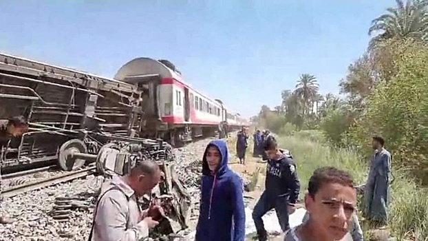Десятки человек погибли при столкновении поездов в Египте